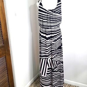 Robbie Bee Black & White Maxi-Dress, Aysemetrical Lines Sleeveless, Size Medium